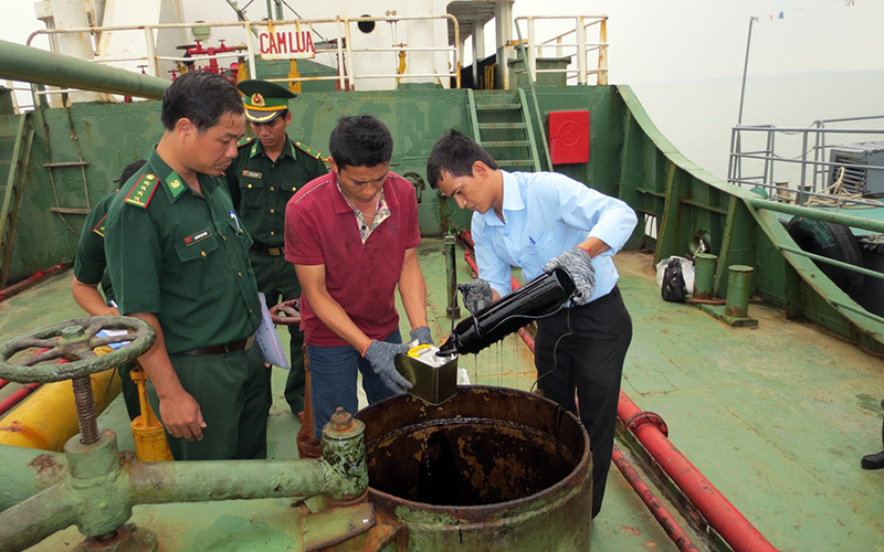 Ngăn chặn tình trạng buôn bán xăng dầu lậu