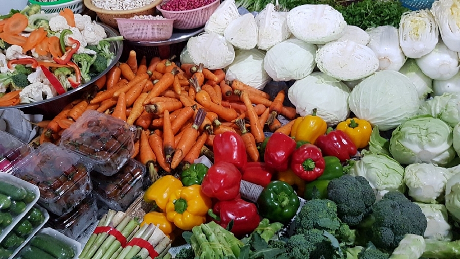 Giá thực phẩm hôm nay 3/11: Giá rau củ giảm mạnh tại Đồng bằng sông Cửu Long