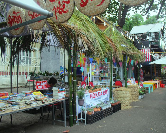 Đắk Lắk: Chợ quê lên phố để 'Thư viện về buôn'