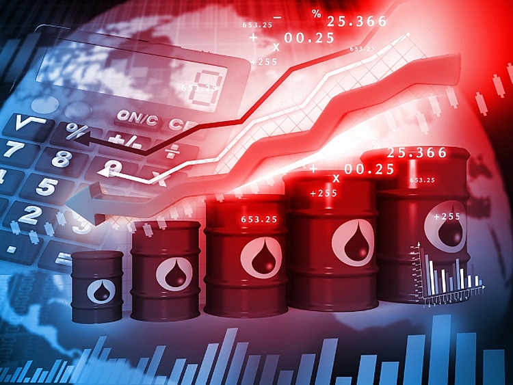 Giá dầu tăng vọt thách thức “bức tranh” phục hồi kinh tế thế giới