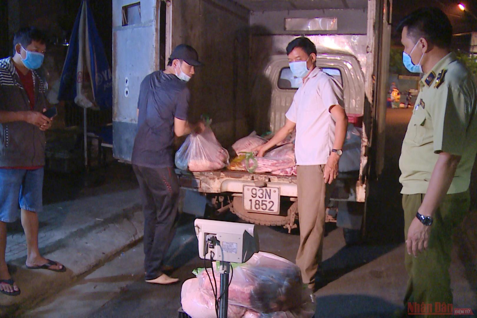 Phát hiện hơn 650 kg thịt lợn không rõ nguồn gốc tại Bình Phước