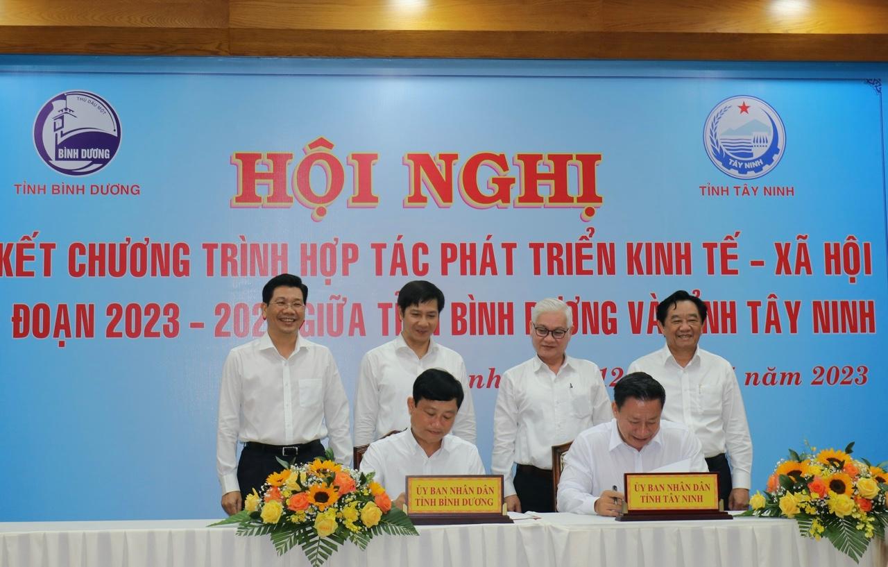 Bình Dương - Tây Ninh ký kết hợp tác phát triển kinh tế xã hội