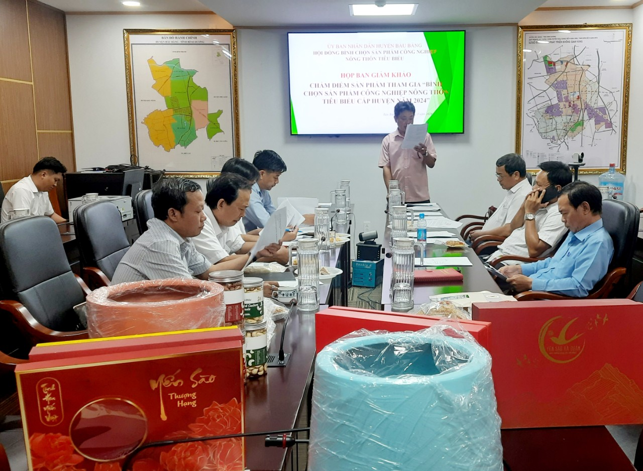 Huyện Bàu Bàng chấm điểm sản phẩm tham gia bình chọn sản phẩm công nghiệp nông thôn tiêu biểu cấp huyện năm 2024