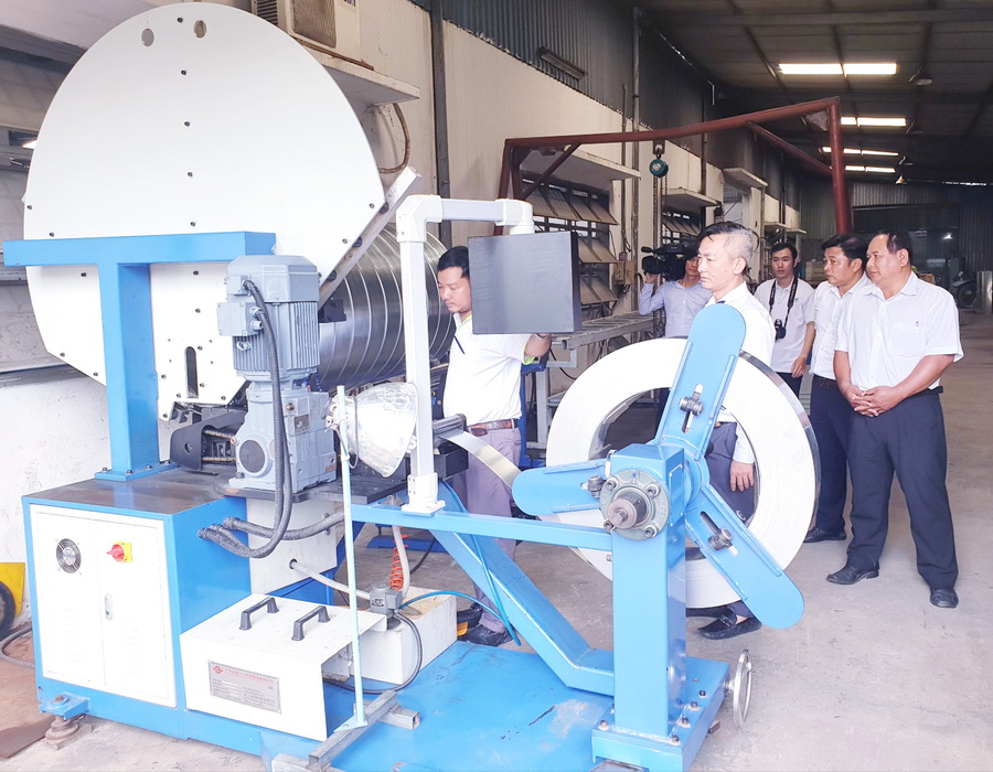Khuyến công Bình Dương nghiệm thu đề án “Hỗ trợ ứng dụng máy móc thiết bị sản xuất ống gió xoắn dạng tròn”