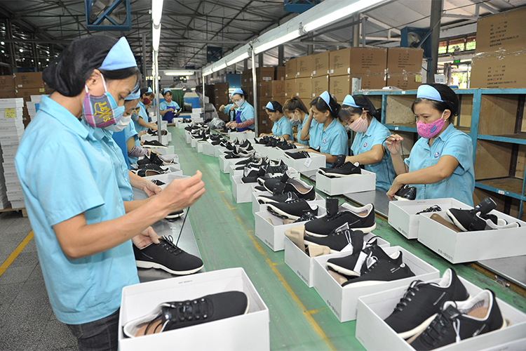 Xuất khẩu giày dép tăng do cuộc chiến thương mại Trung - Mỹ