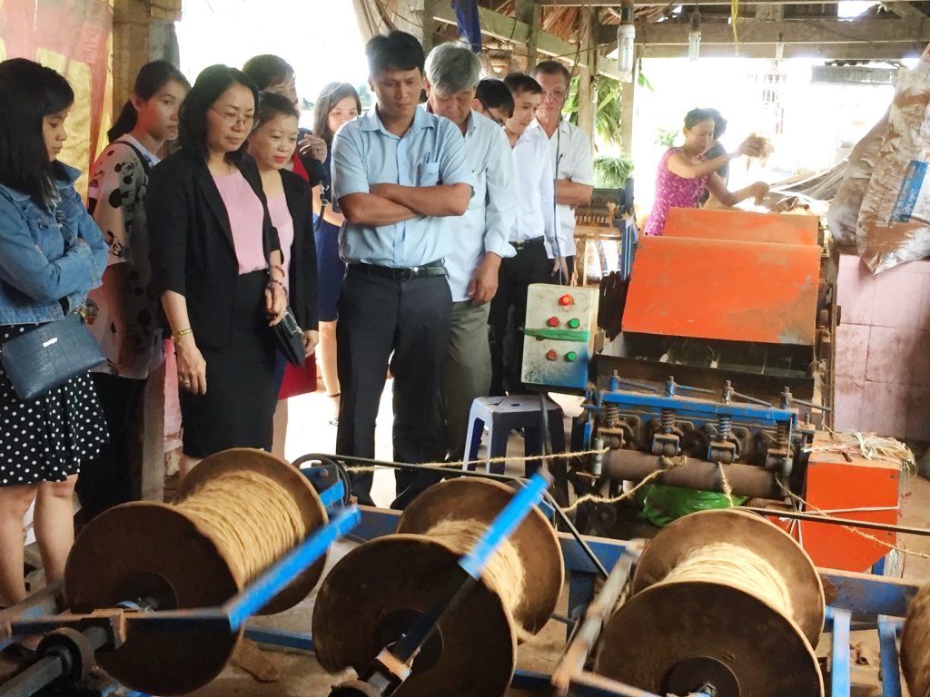 Khuyến công Bình Dương: Tổ chức đoàn khảo sát, liên kết kiếm nguồn nguyên liệu, đơn vị gia công sản xuất hàng thủ công mỹ nghệ, đan mây tre lá tại tỉnh Trà Vinh và tỉnh Kiên Giang