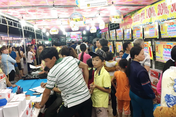 Phiên chợ vui xã Long Hòa, huyện Dầu Tiếng