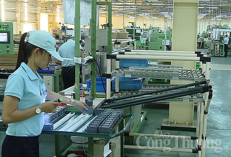 Bình Dương: Sản xuất công nghiệp khởi sắc và phục hồi nhanh