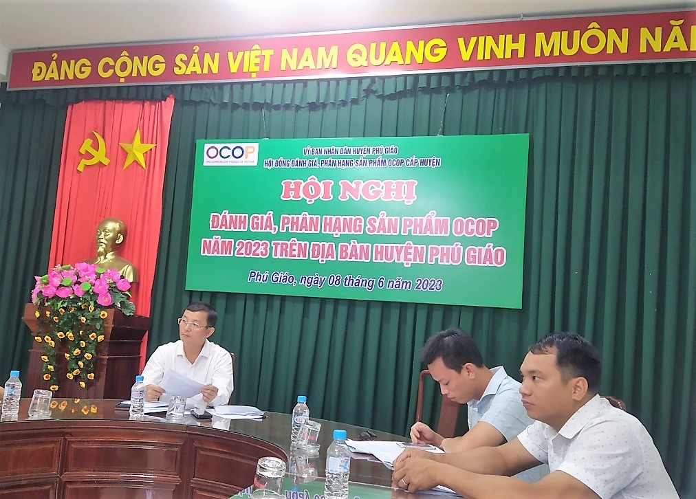 Hội đồng đánh giá, phân hạng sản phẩm OCOP huyện Phú Giáo năm 2023